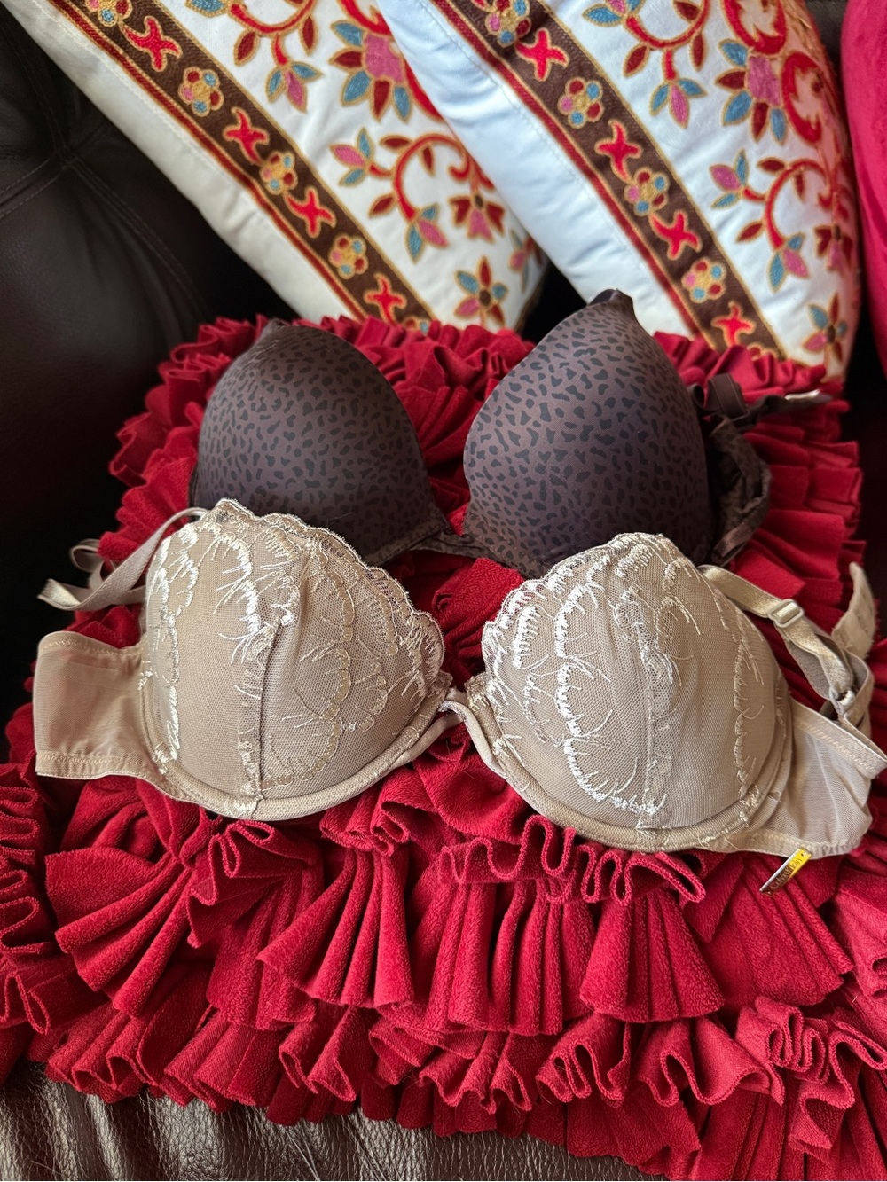 Calvin Klein Two-Pack Bras in Brown Leopard and Beige Lace pre loved 34 C